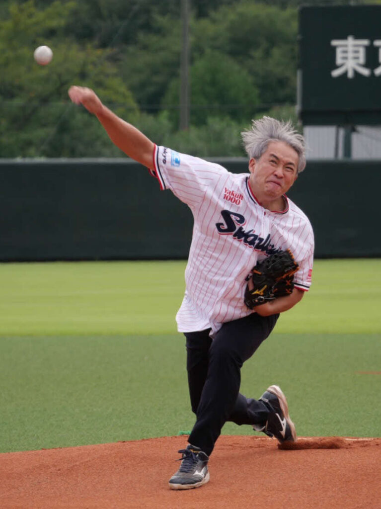 【ヤクルト】五十嵐亮太氏が始球式で138キロ快速球「練習すれば145キロは」球場どよめき（日刊スポーツ） - Yahoo!ニュース - Yahoo!ニュース