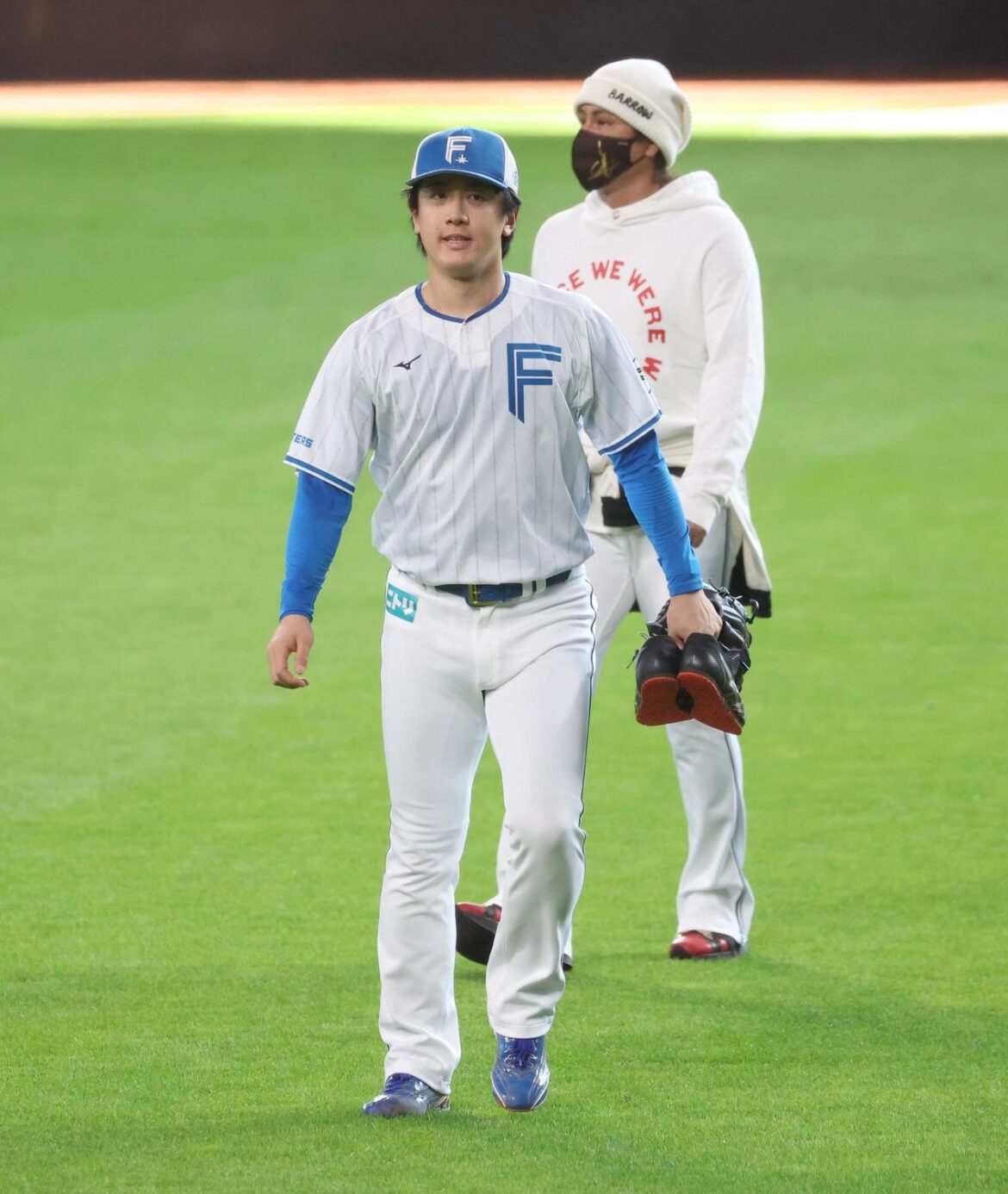 【日本ハム】新庄監督逆転優勝へほぼ寝ずに研究「午前４時半に寝た。これが仕事ですから」（日刊スポーツ） - Yahoo!ニュース - Yahoo!ニュース