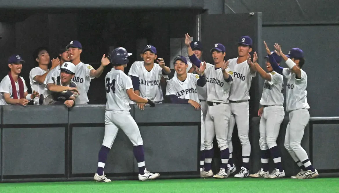 札幌大が秋季リーグ戦2連覇　元ヤクルト外野手で今春から指揮を執る佐藤真一監督がリーグ戦初制覇 - スポニチ Sponichi Annex 野球