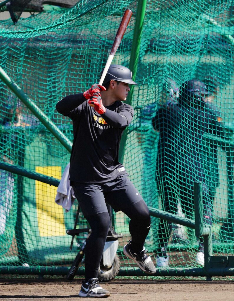 巨人・岡本 2位奪取へ好相性DeNA投手撃つ!「しっかりと勝てるように頑張りたい」（スポニチアネックス） - Yahoo!ニュース - Yahoo!ニュース