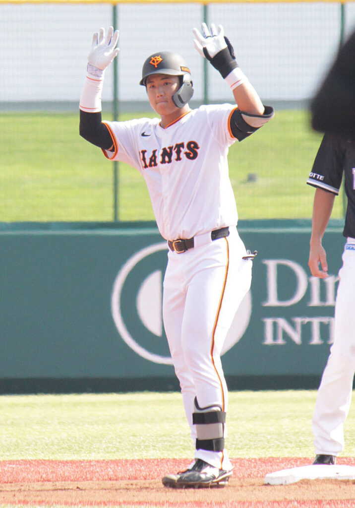 【巨人】ドラ１石塚裕惺が２点二塁打 １軍から参加し左翼線を破る快音…２軍戦（スポーツ報知） - Yahoo!ニュース - Yahoo!ニュース