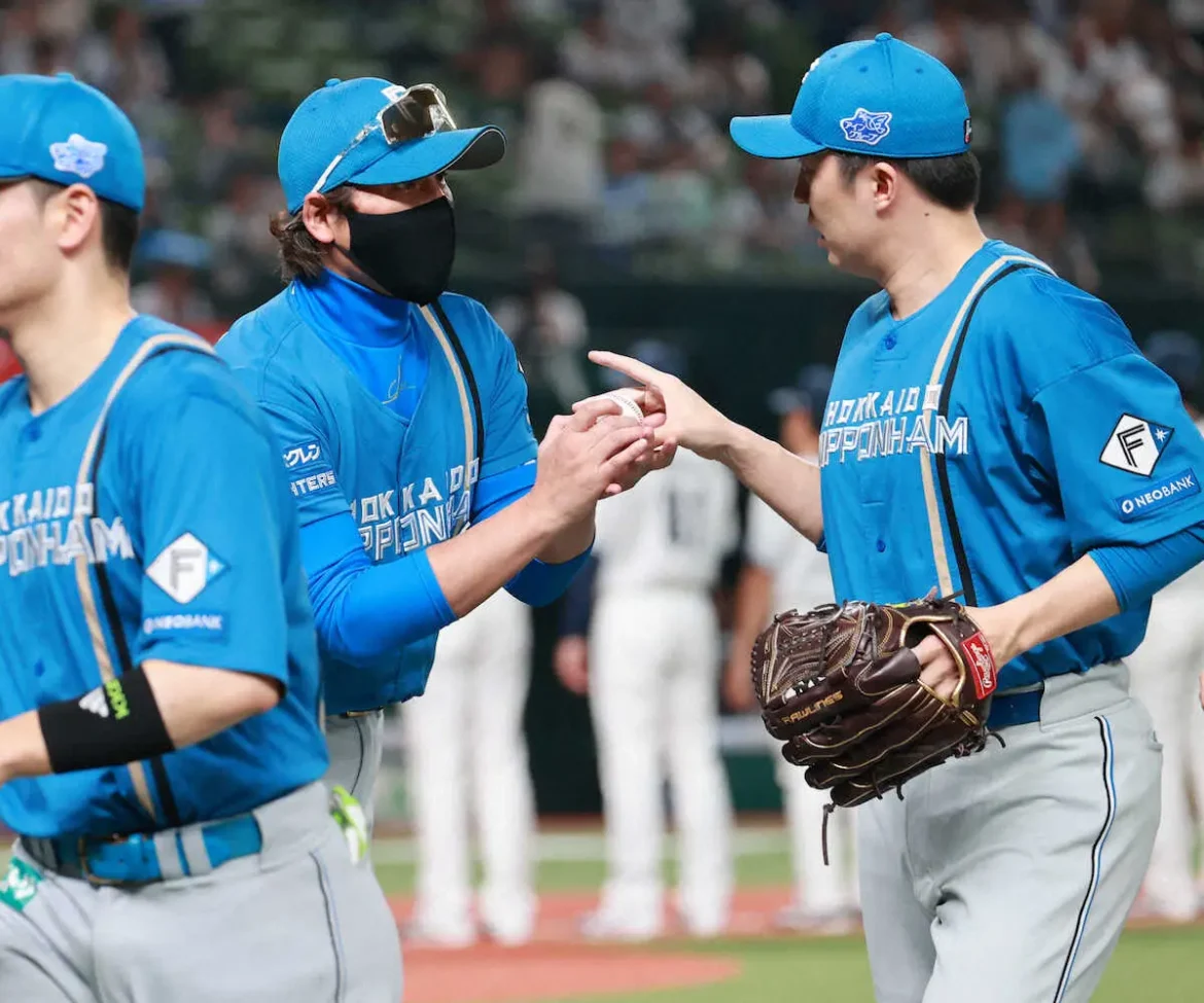 日本ハム・新庄剛志監督　ソフトバンクの胴上げ阻止「勝つのみです」　試合後は勝利球を受け取る - スポニチ Sponichi Annex 野球