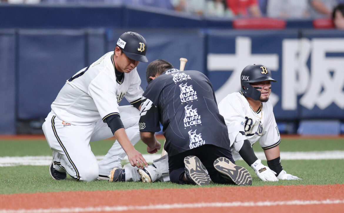 【オリックス】森友哉が右足かかと付近に死球を受け、途中交代…代走・西野真弘がコール（スポーツ報知） - Yahoo!ニュース - Yahoo!ニュース