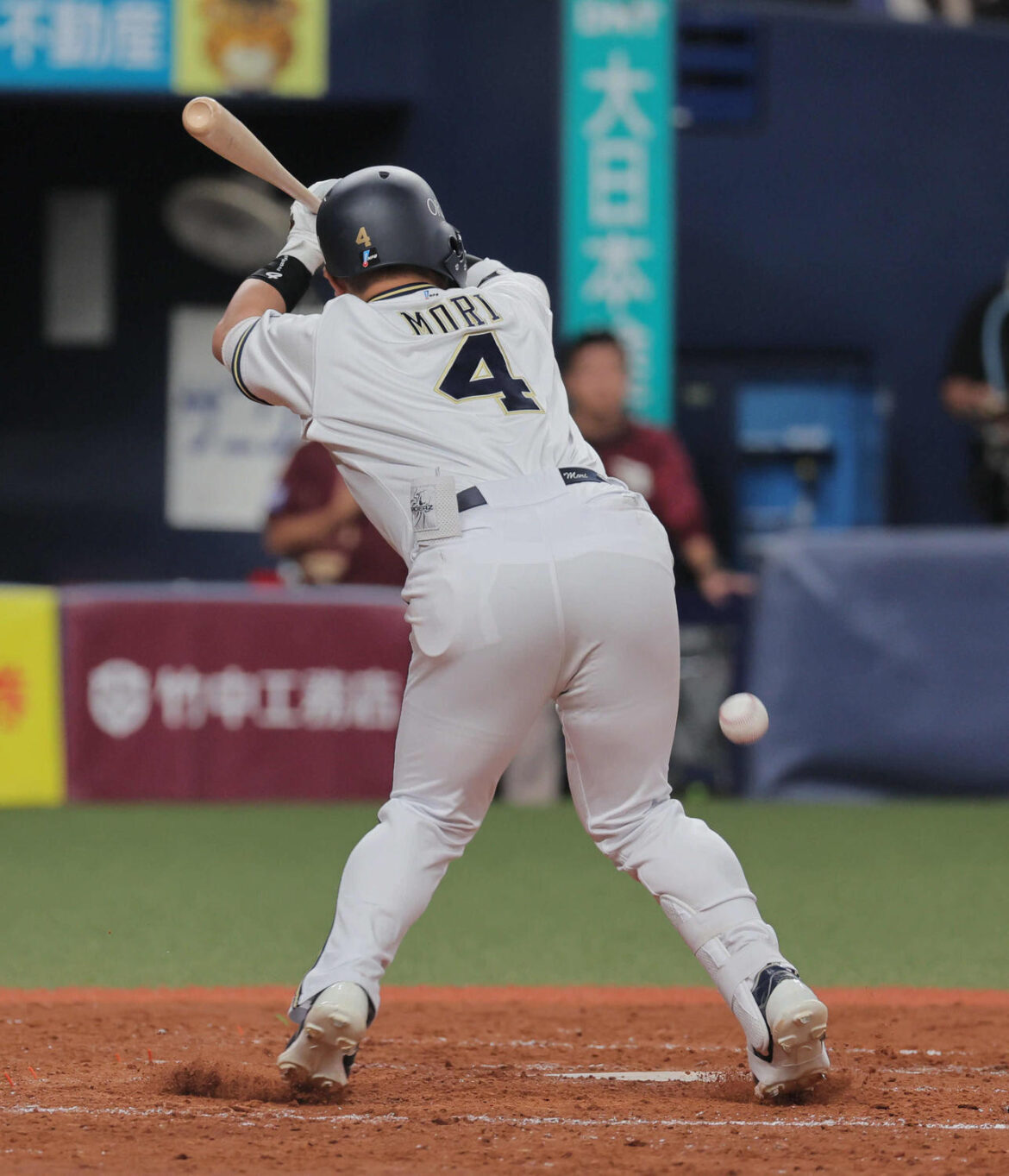 【オリックス】森友哉が右かかと死球で途中交代…岸田護監督「打撲なんですけど大事を取って」（日刊スポーツ） - Yahoo!ニュース - Yahoo!ニュース