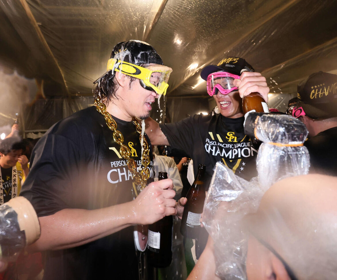 【ソフトバンク】ビールかけで柳田悠岐が本音を吐露「すごい痛かった。もう野球したくない」（日刊スポーツ） - Yahoo!ニュース - Yahoo!ニュース