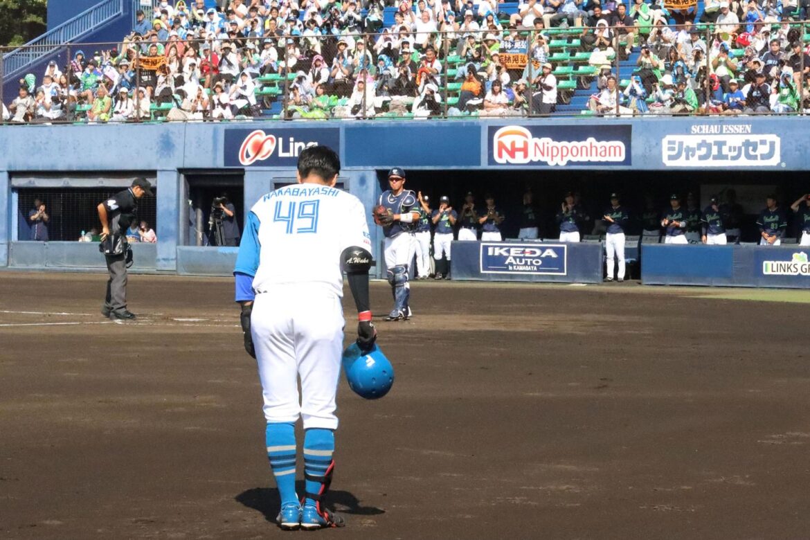 【日本ハム】若林晃弘 引退試合で右中間フェンス直撃の三塁打 ヤクルトベンチからも拍手（日刊スポーツ） - Yahoo!ニュース - Yahoo!ニュース