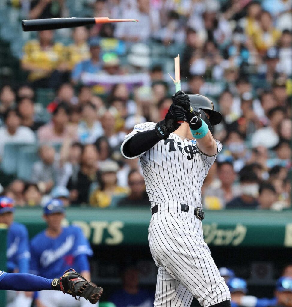 阪神・佐藤輝明 40発&100打点は最終戦に持ち越しも守備で魅せた「良かったんじゃないですか」（スポニチアネックス） - Yahoo!ニュース - Yahoo!ニュース