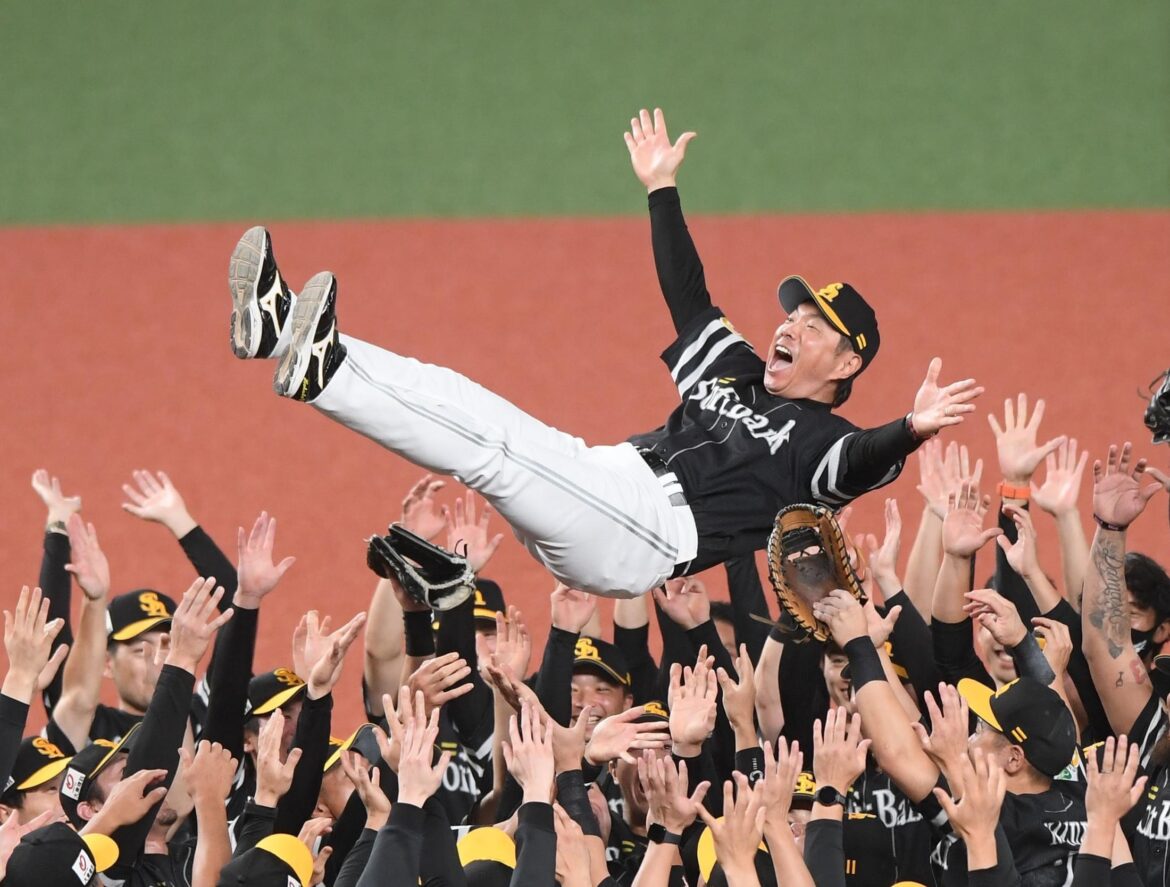 「お父さんはホークスの監督とコーチ」ベルーナ客席で２人のモデル美女が２ショ「優勝した日にお会いできるなんて」（デイリースポーツ） - Yahoo!ニュース - Yahoo!ニュース