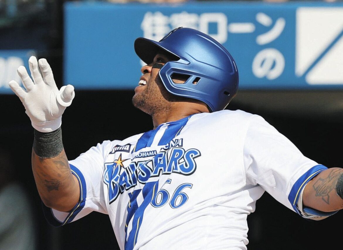 DeNA・ビシエドにアクシデント 一塁への全力疾走で片足でけんけん…左脚をさするしぐさ 治療でベンチへ戻るもそのまま交代(中日スポーツ) – Yahoo!ニュース – Yahoo!ニュース DeNA・ビシエドにアクシデント 一塁への全力疾走で片足でけんけん…左脚をさするしぐさ 治療でベンチへ戻るもそのまま交代(中日スポーツ) - Yahoo!ニュース - Yahoo!ニュース