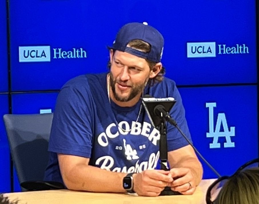 カーショー、大谷翔平の惜別の逆転3ラン「信じられない一撃」…ベンチで大谷とハグ、本拠地シーズン最終登板「特別な時間になった」:中日スポーツ・東京中日スポーツ – 中日新聞Web 会見に臨んだカーショー