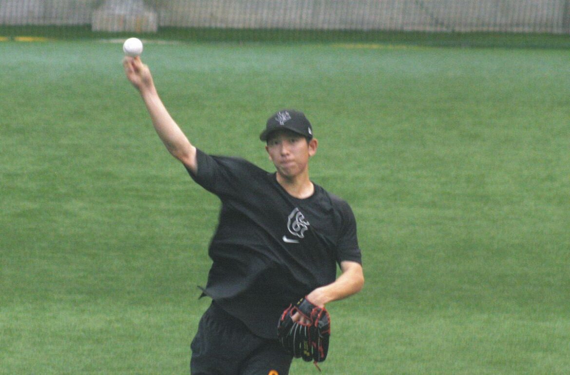 巨人・戸郷翔征、17日のヤクルト戦に向けて調整 巻き返しへ「初回がすごく大事になる」:中日スポーツ・東京中日スポーツ – 中日新聞Web 先発が見込まれる17日のヤクルト戦に備え、キャッチボールで調整する巨人の戸郷翔征投手