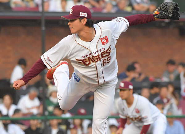 楽天・内星龍にアクシデント 西武・渡部聖のピッチャー返しが右胸直撃で倒れこむ 球場騒然 治療後に続投 – au Webポータル 楽天・内星龍にアクシデント 西武・渡部聖のピッチャー返しが右胸直撃で倒れこむ 球場騒然 治療後に続投 - au Webポータル