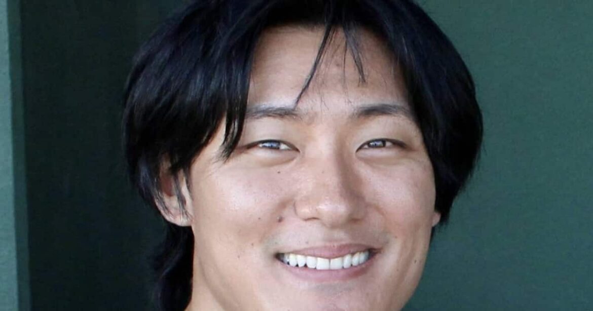 25日の西武－日本ハム戦で、映画『栄光のバックホーム』で元阪神外野手・横田慎太郎さん役を務める松谷鷹也がセレモニアルピッチ - サンスポ