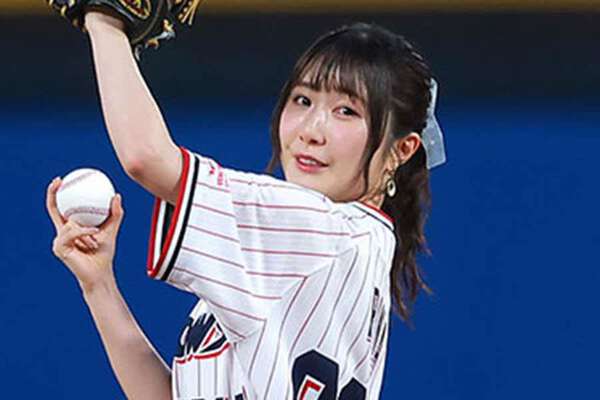 スカートふわりの“完璧投球” ノーバウンドに神宮騒然…人気美女がマウンド上で大喜び – au Webポータル スカートふわりの“完璧投球” ノーバウンドに神宮騒然…人気美女がマウンド上で大喜び - au Webポータル