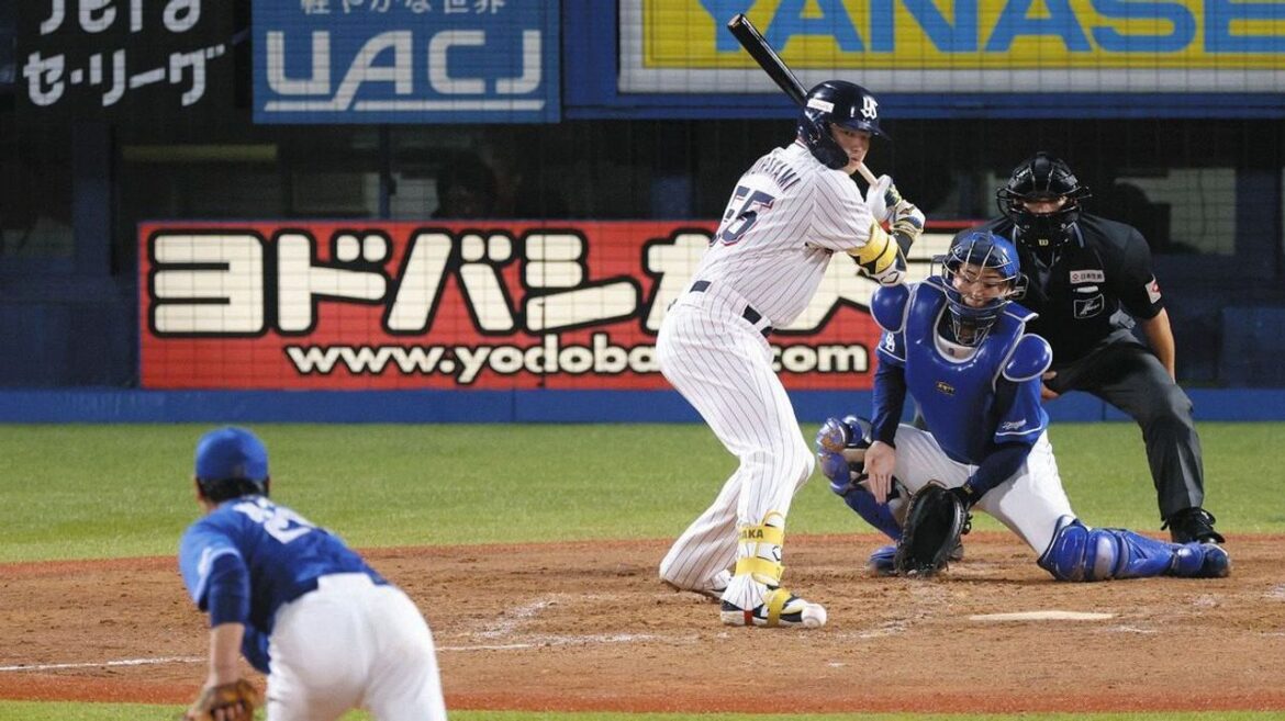 ヤクルト・村上宗隆、連続死球に大きな叫び、怒りの表情 - Yahoo!ニュース