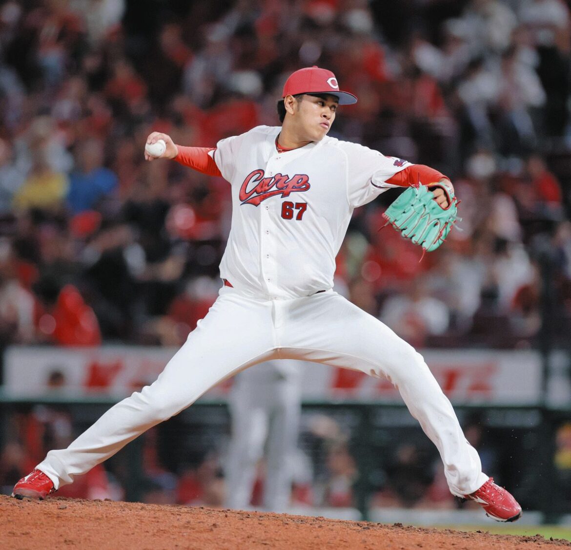 広島―巨人　９回に登板する広島・菊地