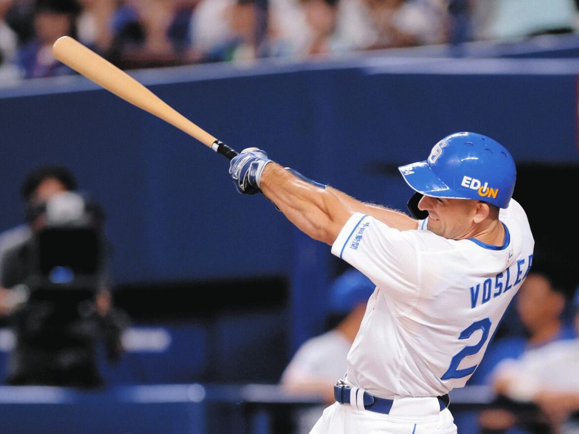 ３回裏２死一、二塁、ボスラーが勝ち越しの２点二塁打を放つ