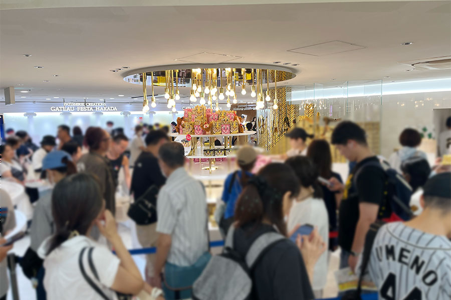 『優勝阪神タイガース優勝記念セール』2日目の様子（9月9日・大阪市内）