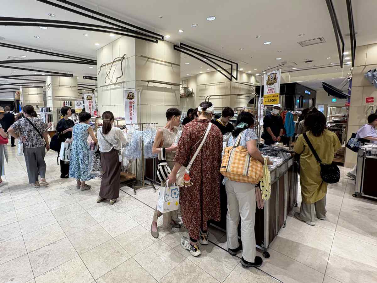 三宮『神戸阪急』で阪神タイガースリーグ優勝記念セールスタート！初日の様子を潜入レポ [画像]