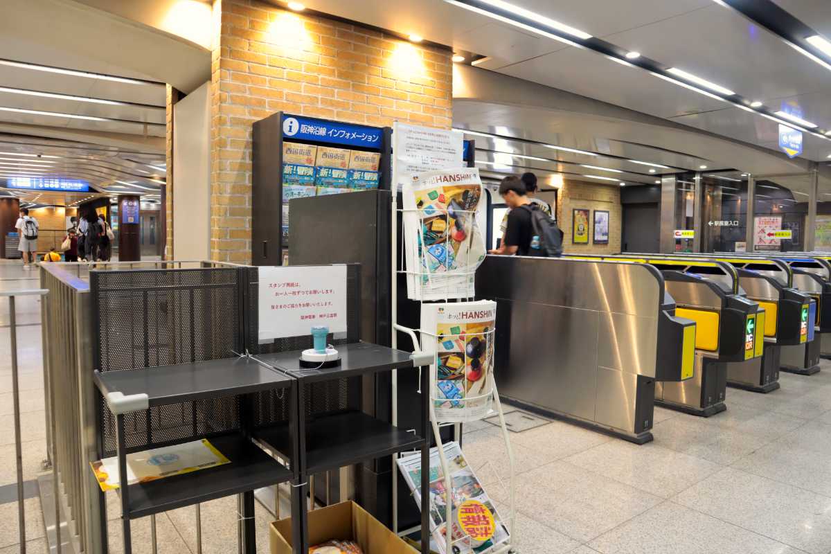 スタンプ台の下と横に台紙が置かれていました