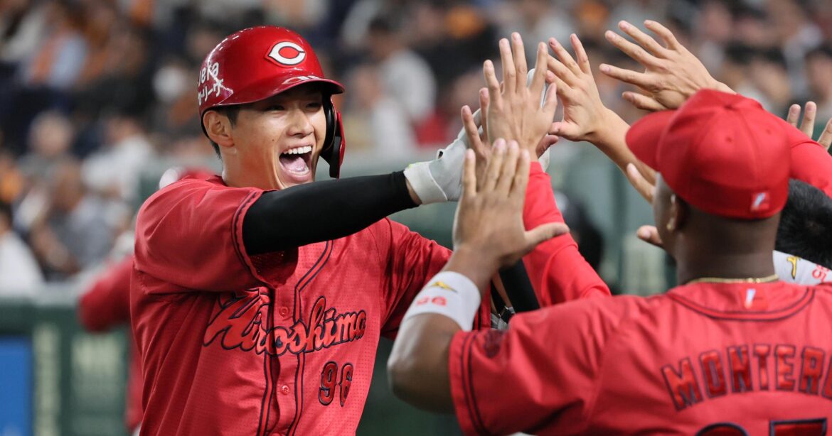 ようやく開花したカープのスター候補・中村奨成は7年間何に苦しみ何を得たのか？《1大会6本塁打の甲子園記録保持者》 - プロ野球 - Number Web