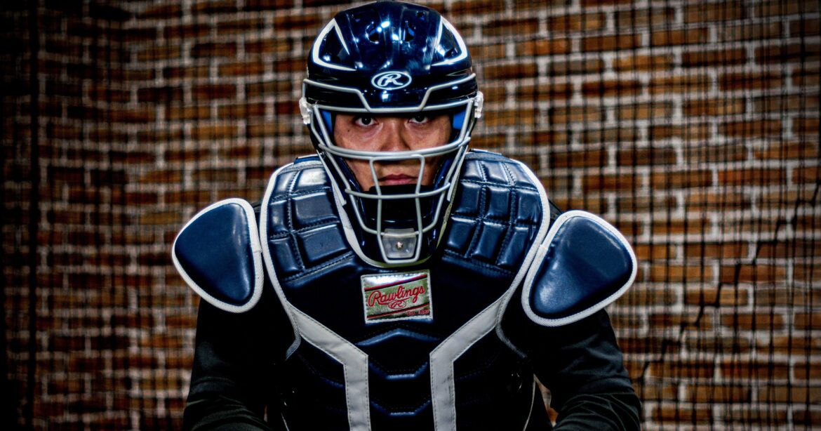 「プロの捕手に、構え方から」!? “素人”YouTuberがなぜ最強ソフトバンクでコーチを？…千賀滉大が「甲斐拓也もアレをやってくれたらなあ」 - プロ野球 - Number Web