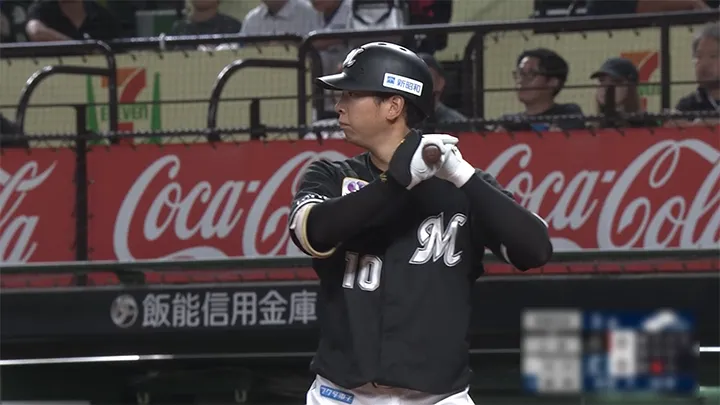 Kyuto Ueda ‘s second home run of the season, a three-run shot, puts the team ahead! His first home run in about a month, his August batting average is .294. | Pacific League Chiba Lotte Marines player Kyuto Ueda © Pacific League TV