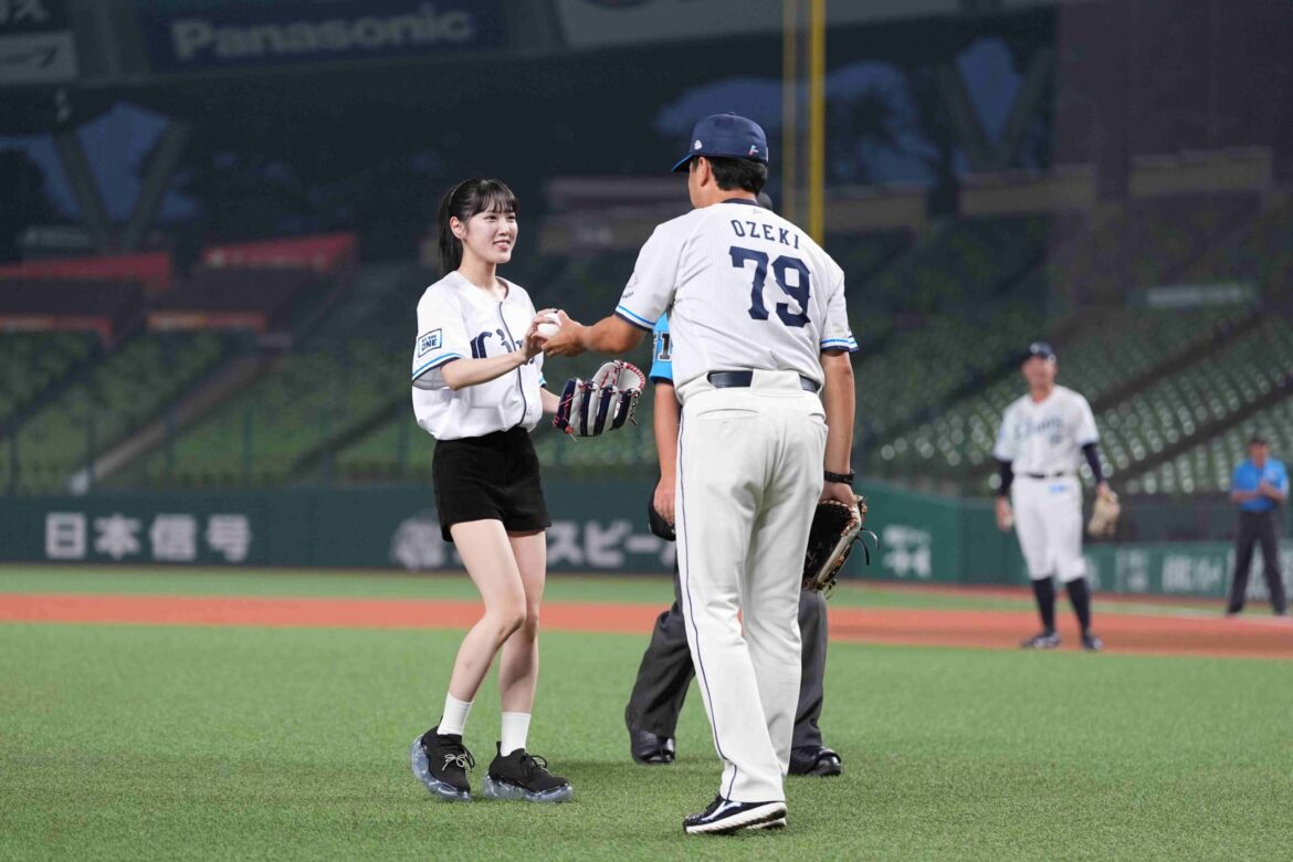 【西武】2軍戦で小関竜也ファーム監督の長女でアーティストの小関舞さんが始球式！「本当に夢のような時間でした」 – BASEBALL KING - BASEBALL KING