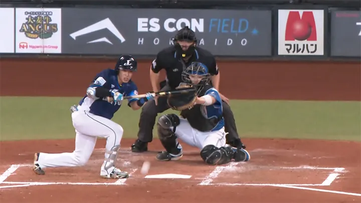 Natsuo Takizawa scores first with a safety squeeze. Sosuke Genda ‘s excellent base running also stands out. | Pacific League Saitama Seibu Lions player Natsuo Takizawa © Pacific League TV
