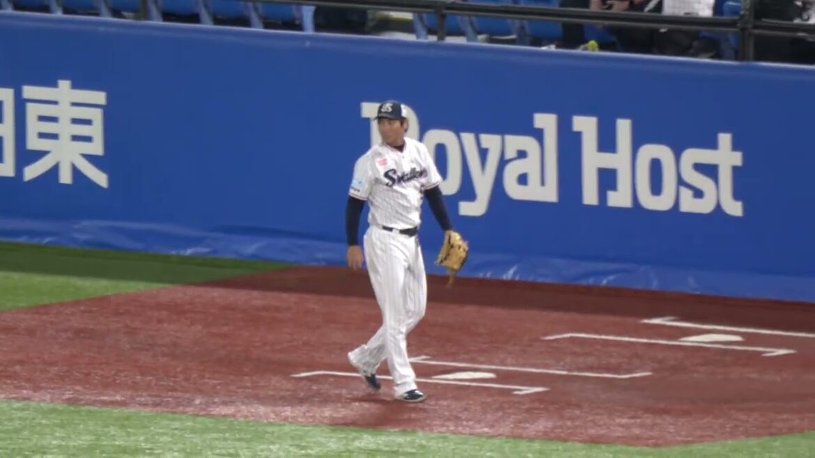【川端慎吾】引退発表 試合 ファンへボールを投げ込みスタメンとキャッチボール 現地映像