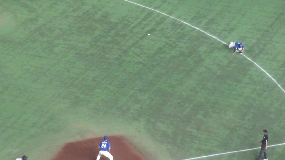 中日 福永裕基 悪送球でエラー　巨人 vs 中日　2025年9月30日(火)　東京ドーム