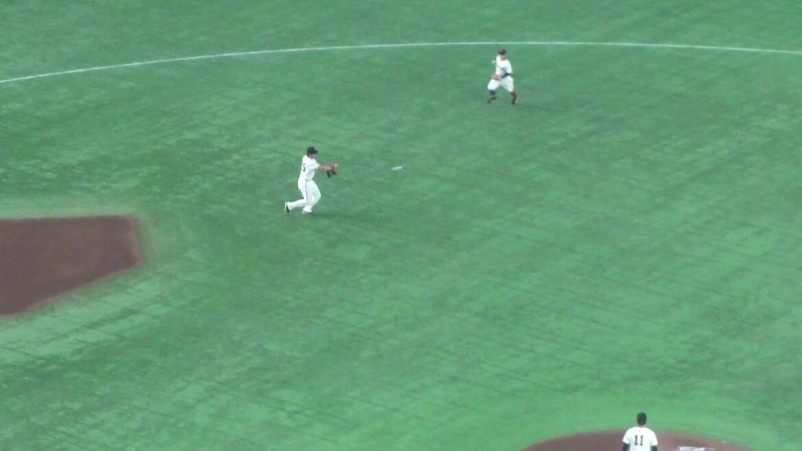 巨人 岡本和真のキャッチによる、543のダブルプレー　巨人 vs 中日　2025年9月30日(火)　東京ドーム