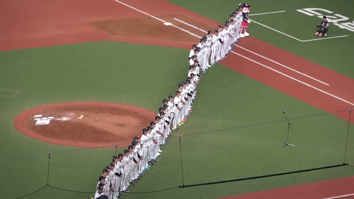 ホーム最終戦、ファンに挨拶するオリックス