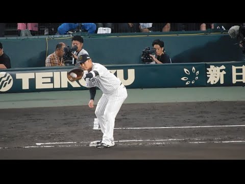 【代打では終わらない】原口文仁 代打後そのままファーストで出場 大歓声の甲子園 【代打では終わらない】原口文仁 代打後そのままファーストで出場 大歓声の甲子園