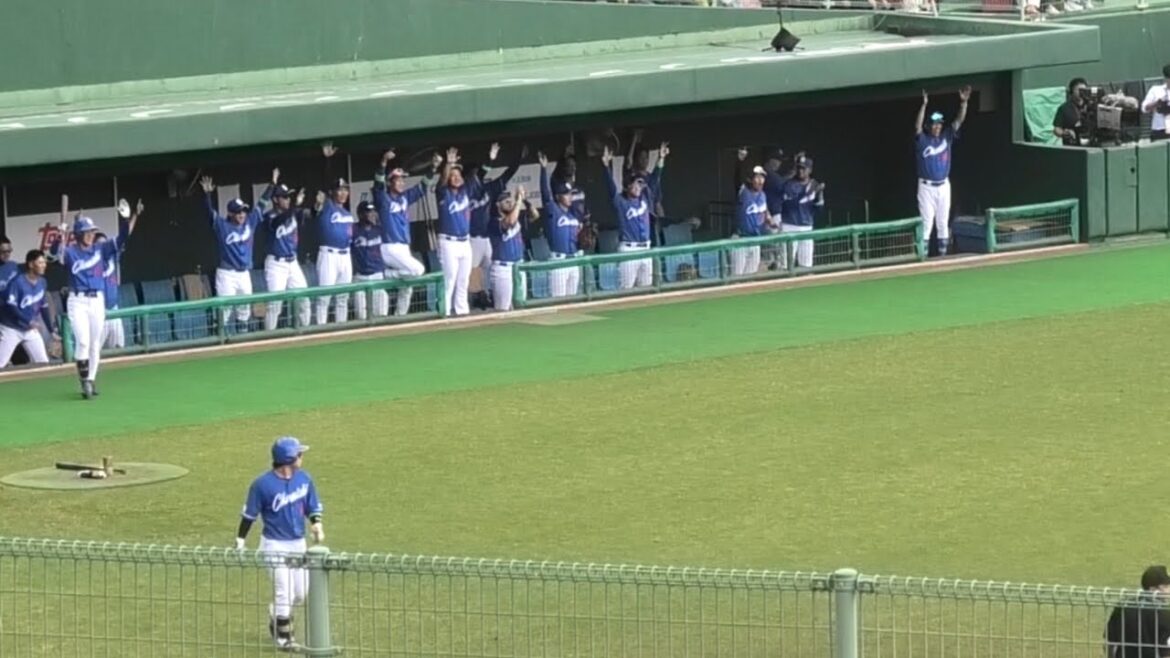 -2025.10.04【NPB】２回表 宇佐見真吾 レフトへの先制タイムリー打に盛り上がるベンチ！ #ファーム日本選手権 中日ドラゴンズ （vs読売）