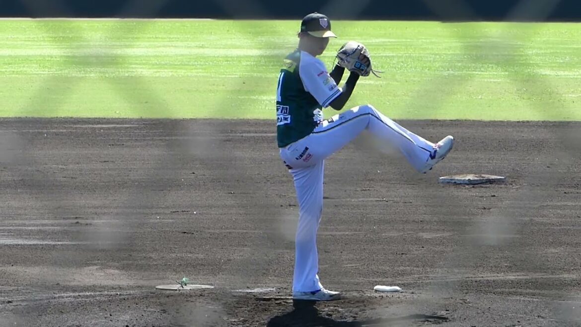 2025年10月みやざきフェニックスリーグ・独立リーグ選抜 堀岡 俊人 投手の準備投球