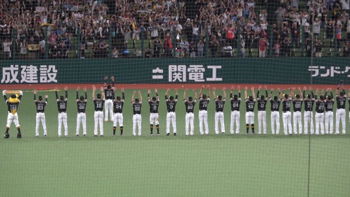 ㊗️ホークス優勝㊗️栗原陵矢が先導😄ライトのホークスファンに挨拶＆共に万歳三唱⚾️2025.9.27