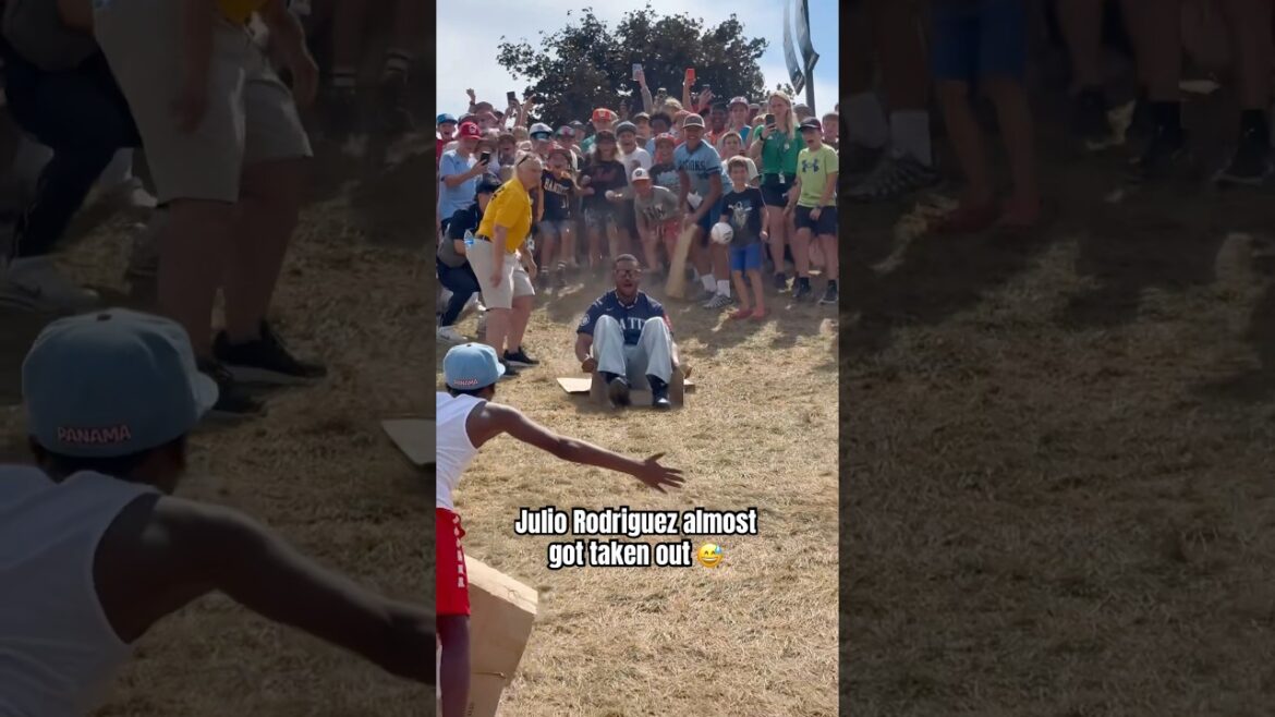 Close call for J-Rod 😮 (via BenVerlander/X)