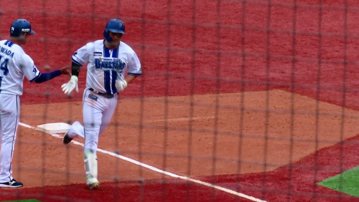 2025/10/7　横浜DeNA 佐野恵太　バックスクリーン右横へ2ランホームラン！　【CS前 JFE東日本戦】