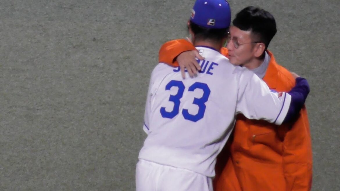 祖父江大輔へサプライズゲスト　RIP SLYME PESさんが花束贈呈　中日ドラゴンズVS東京ヤクルトスワローズ　2025/09/20