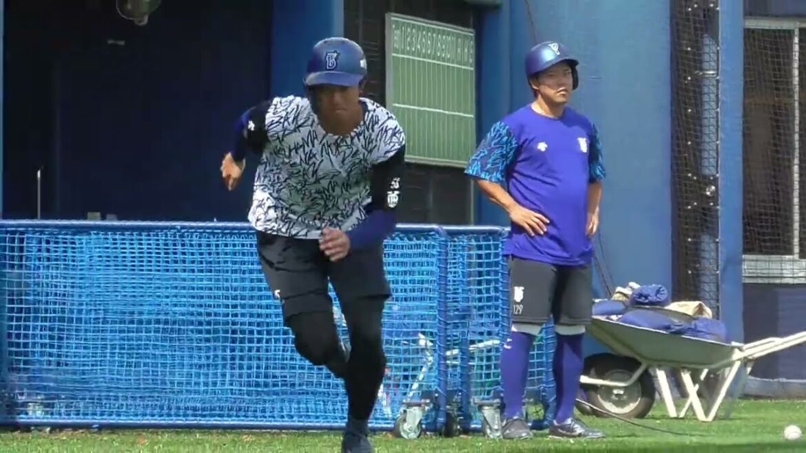 2025年10月 DOCK OF BAYSTARS YOKOSUKA 森 敬斗 選手・梶原 選手の走塁練習風景