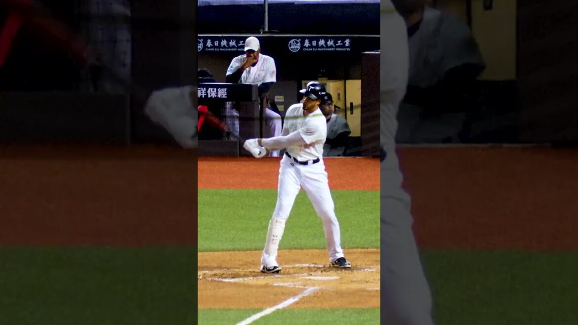 【2025.09.28】魔鷹雖然沒有安打（隔天打出牆，票買錯天了...），但是真的很帥，而且應援曲真的很好聽😆｜Steven Moya