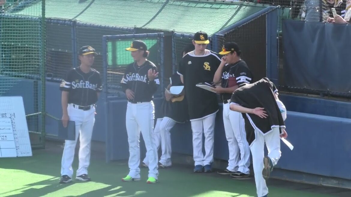 【ウエスタンリーグ 優勝決定3連戦】福岡ソフトバンクホークス 東浜巨投手・津森宥紀投手・川口冬弥投手・木村大成投手の試合終了後の反省会?の様子 2025/9/26 ナゴヤ球場