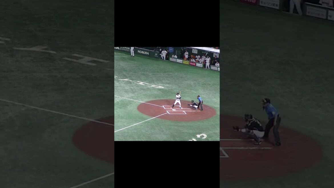 吉川尚輝がセンターへヒットを放つ【読売ジャイアンツ対千葉ロッテマリーンズ2024年6月4日】