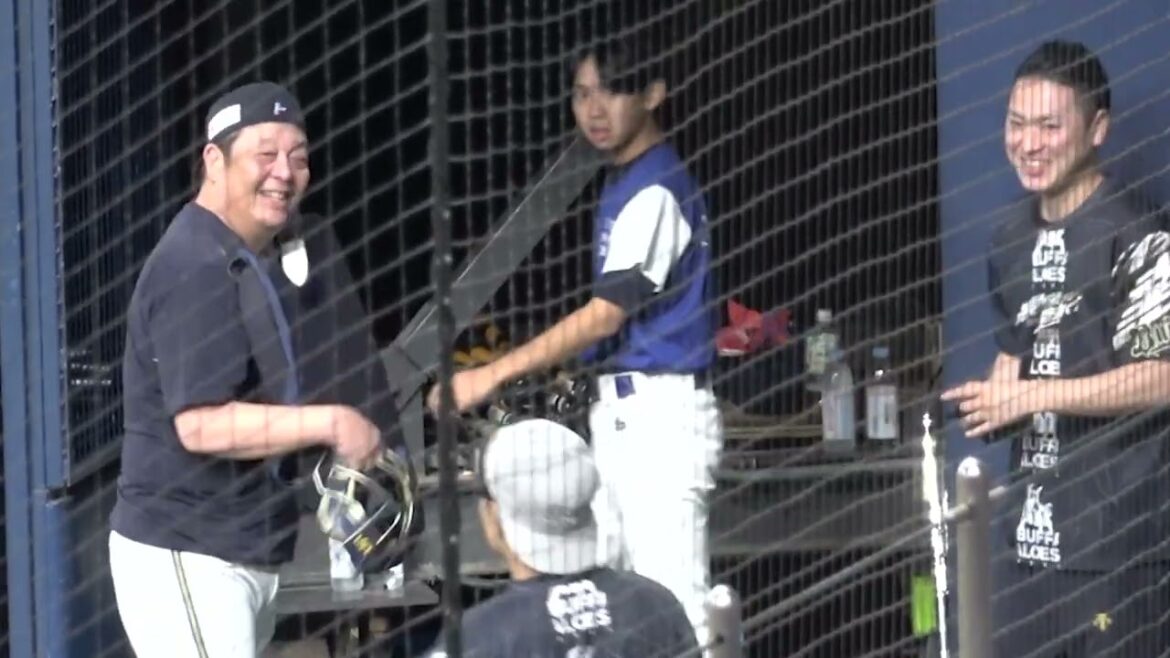 【紅白戦】球審・水本ヘッド！グラウンドで存在感バツグン！