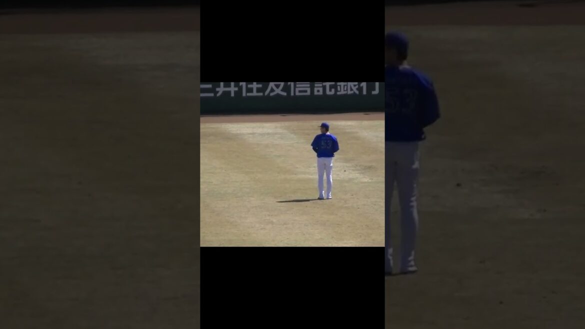 ベイ移籍の中川颯 試合開始前のキャッチボール（2024年3月13日 教育リーグ 読売ジャイアンツ対 横浜DeNAベイスターズ）