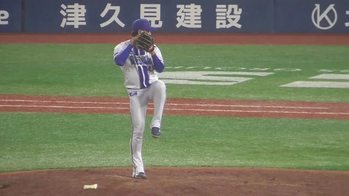 2025年10月11日 CSファーストステージ 第1戦・横浜DeNA－巨人・森原 康平 投手の準備投球（イニング中外）