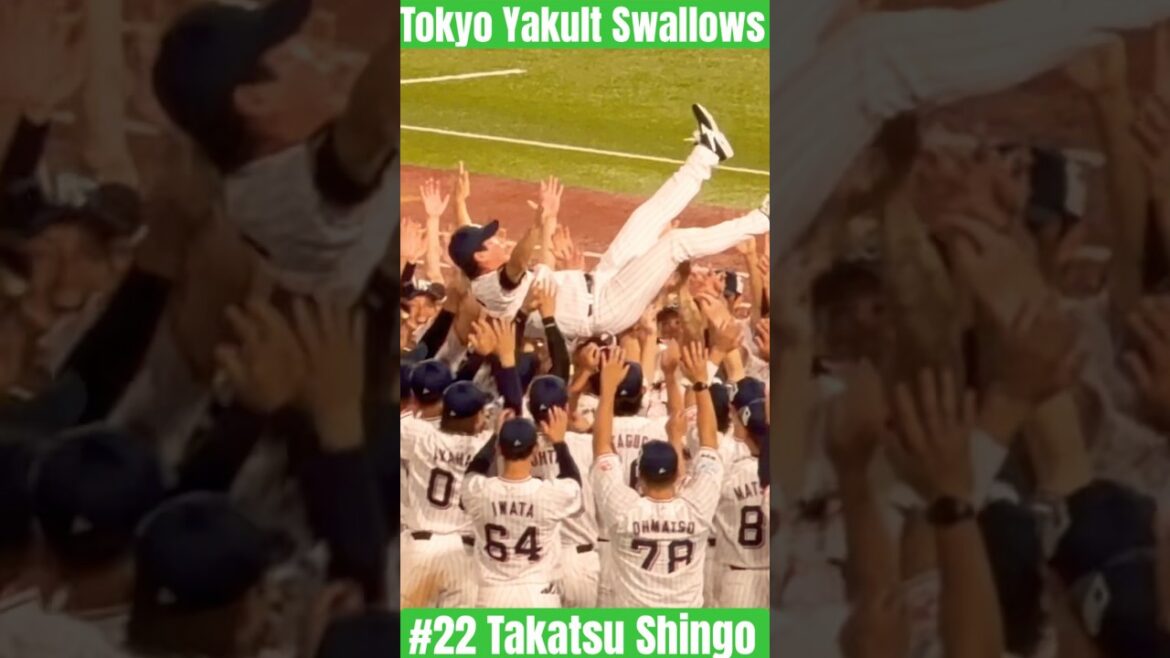 【神宮最終戦で胴上げ】高津臣吾監督（東京ヤクルトスワローズ）明治神宮野球場