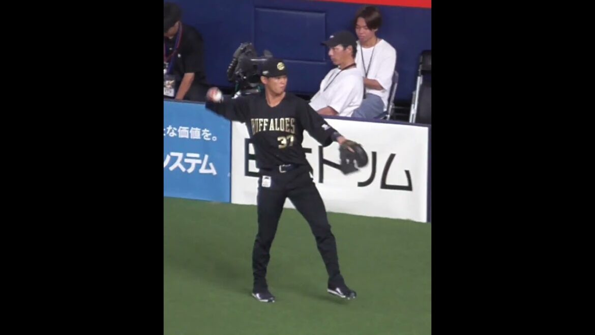 石川 亮　素振りの後、始球式少年とキャッチボール　#オリックスバファローズ