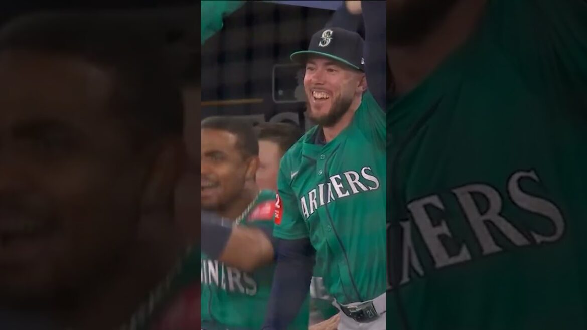 Mitch Garver triple ➡️ J.P. Crawford RBI 😎  #mlb #baseball